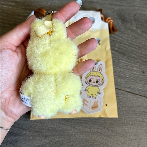 Pin for love Labubu key chain F - Picture 2 of 3